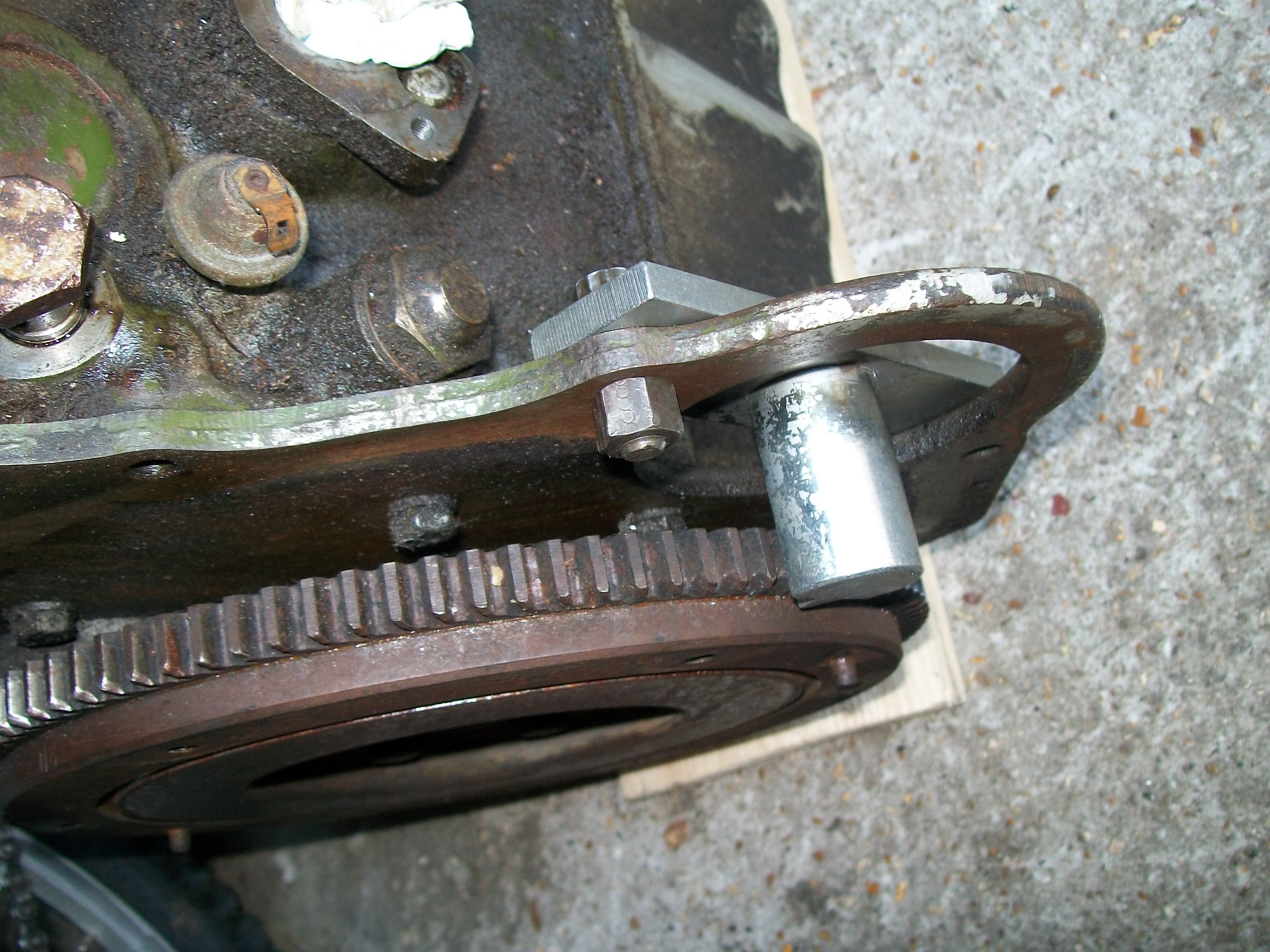 Flywheel lock 1.JPG