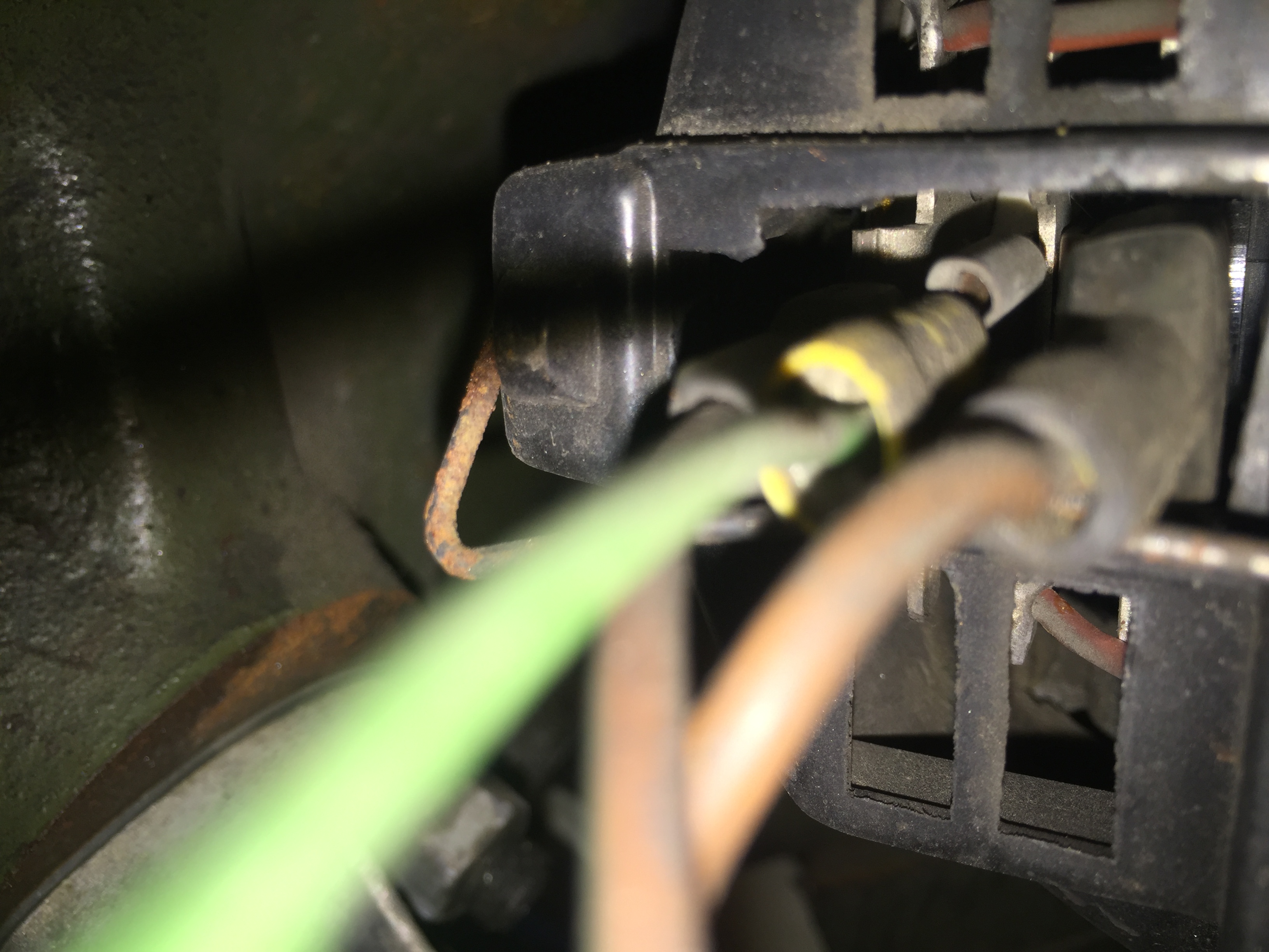 Picture showing green wire attached to back of alternator