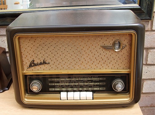 1955 Bush VHF61 3-band valve radio
