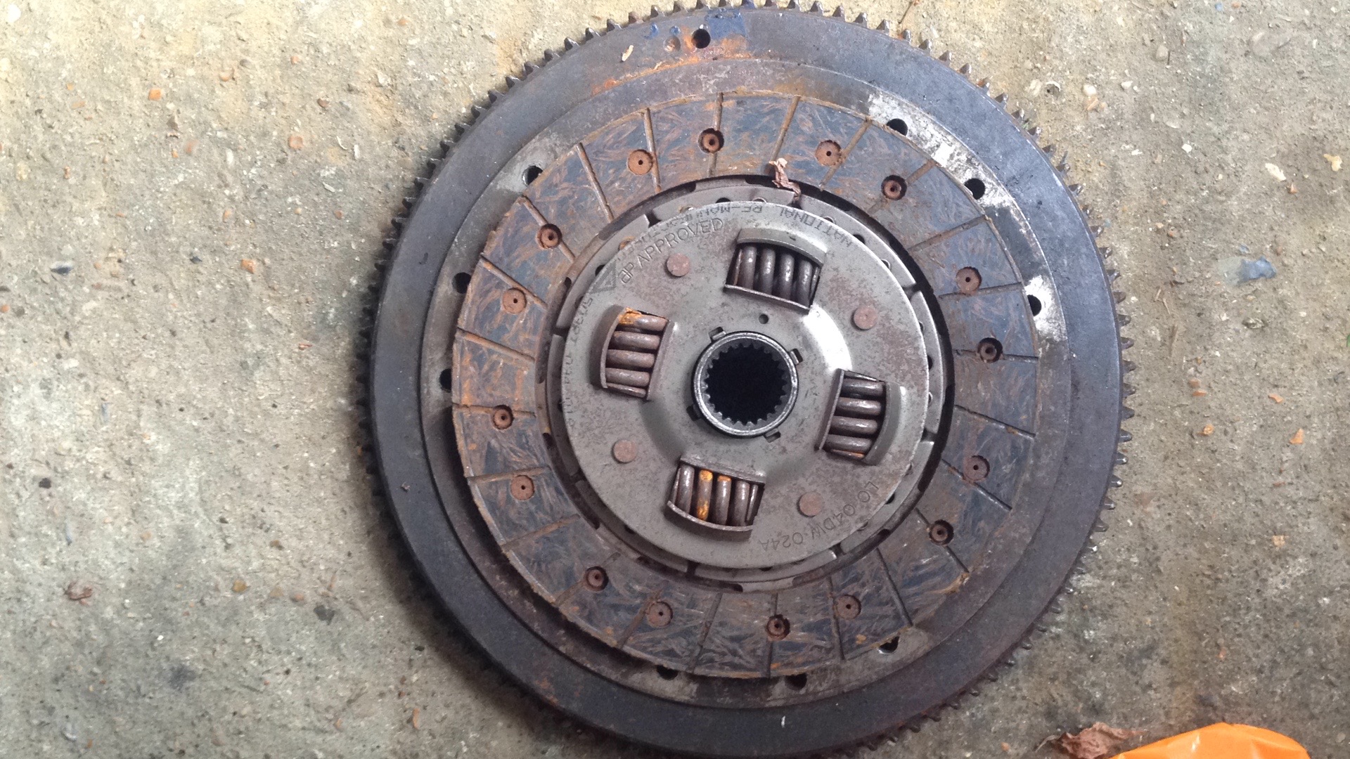 how the plate sits on the midget flywheel