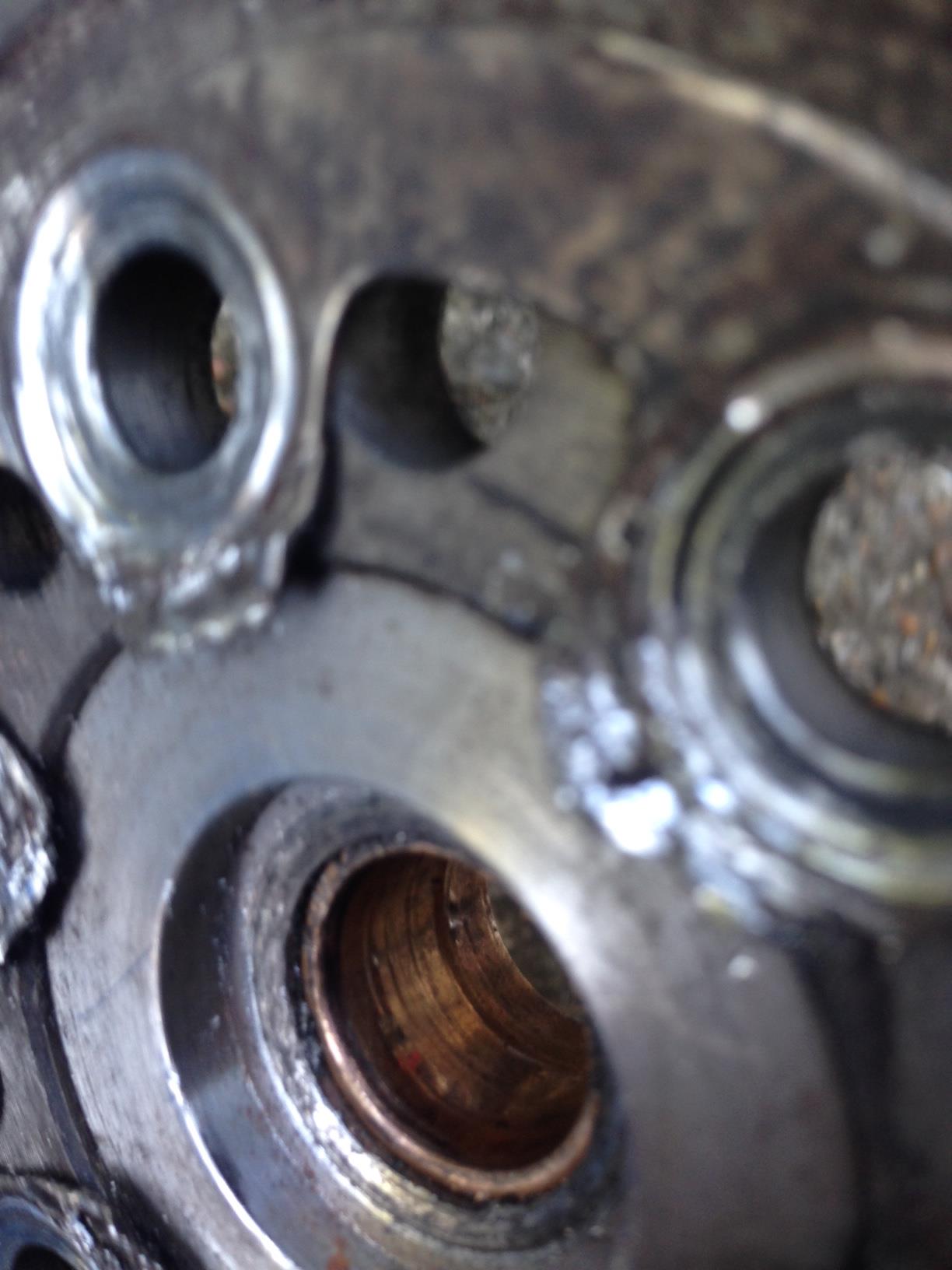 gearbox side of spigot bearing - see wear in the metal